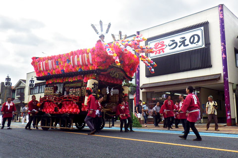 祭うえの外観-荒神祭の様子